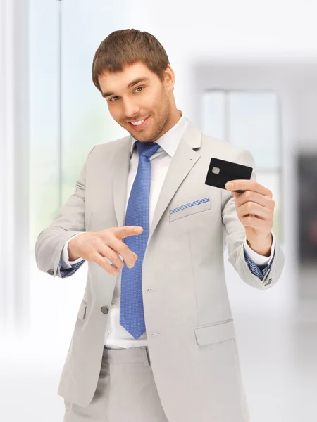 Zakenman met credit card — Stockfoto