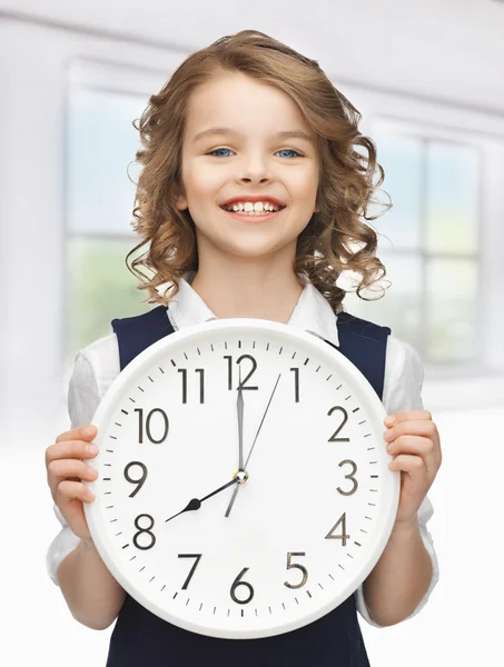 Menina com relógio grande — Fotografia de Stock