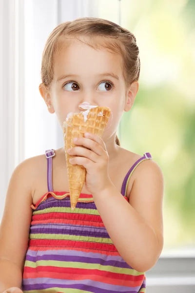 Litle girl with ice cream — Stock Photo, Image