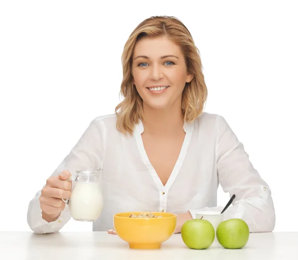 健康的な朝食を持つ女性 — ストック写真