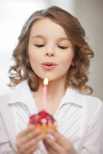 Κορίτσι με cupcake — Φωτογραφία Αρχείου