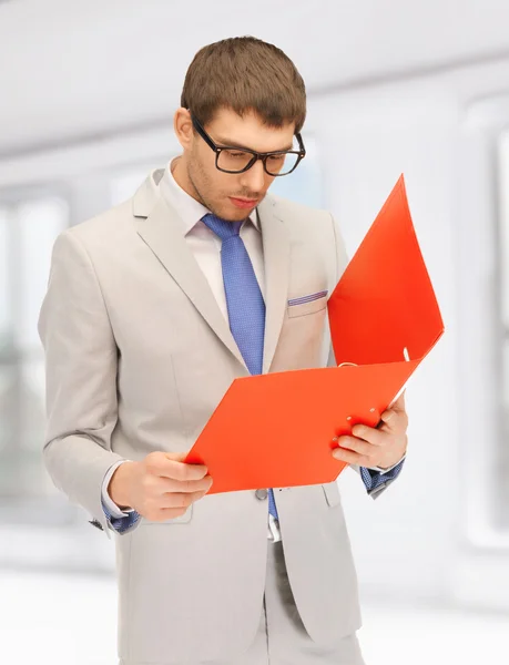 Hombre con carpetas —  Fotos de Stock