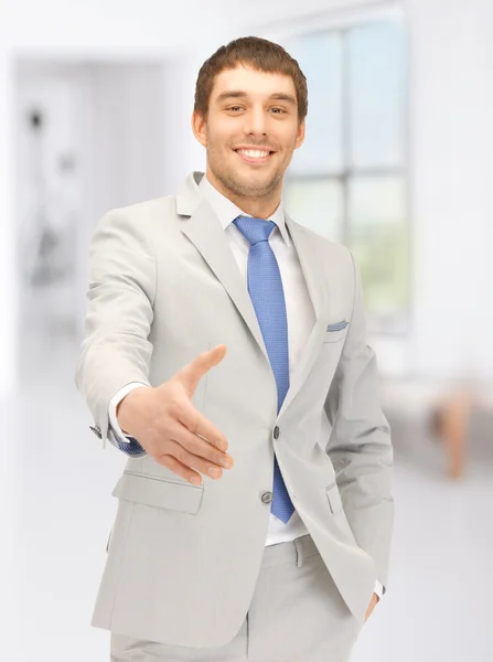 Man met een open hand klaar voor handdruk — Stockfoto