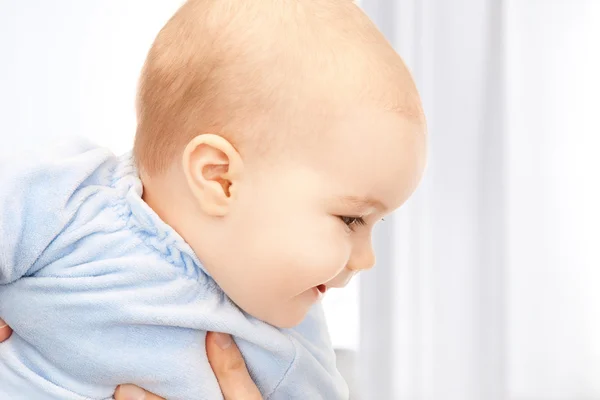 Adorable bébé à la maison — Photo