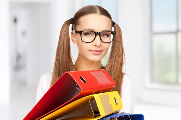 Mujer con carpetas — Foto de Stock