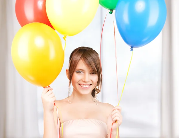 Balonlar ile mutlu genç kız — Stok fotoğraf