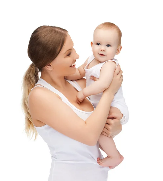 Mãe feliz com bebê adorável — Fotografia de Stock