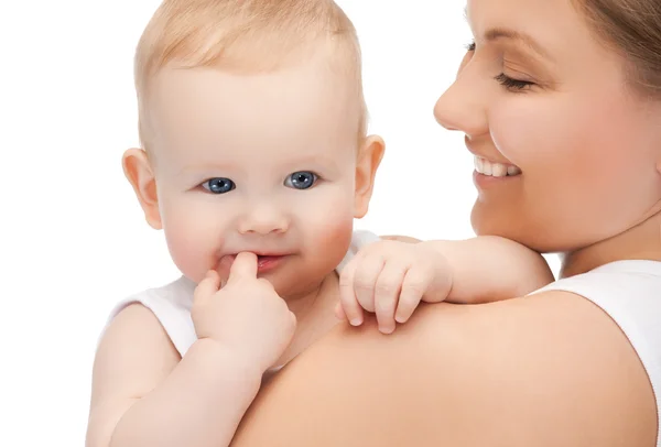 Mère heureuse avec bébé adorable — Photo