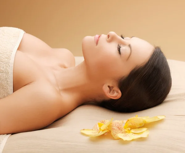 Woman in spa salon lying on the massage desk — Stock Photo, Image