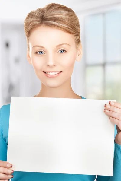 Boldog, mosolygós nő üres papír — Stock Fotó
