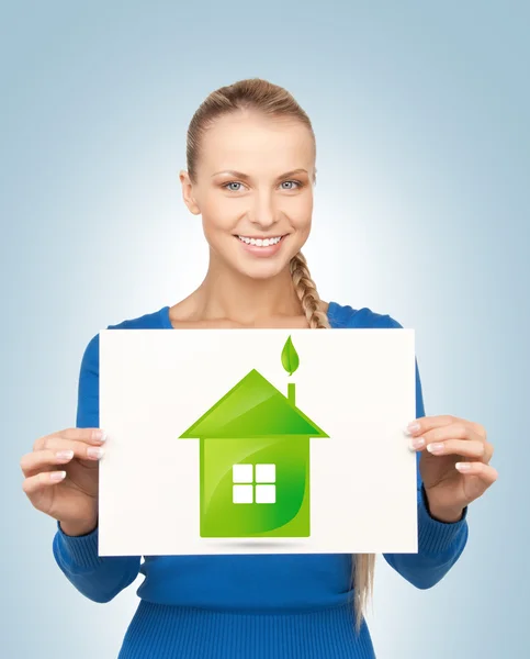 Kvinna med illustration av grön eco house — Stockfoto