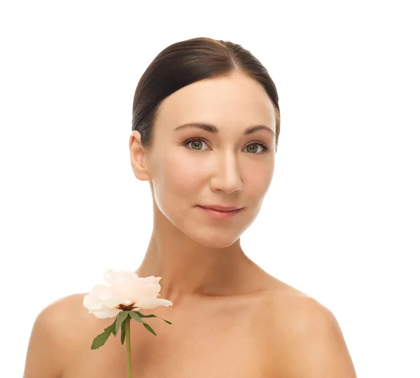 Obrázek usmívající se žena s růží — Stock fotografie