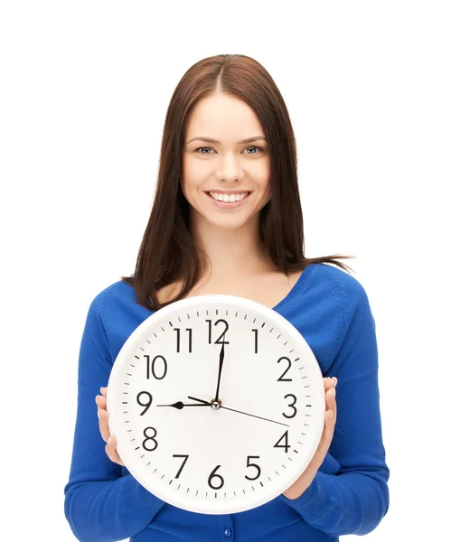 Mujer de negocios con reloj de pared — Foto de Stock