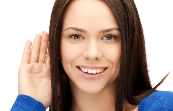 Mulher feliz ouvindo fofocas — Fotografia de Stock