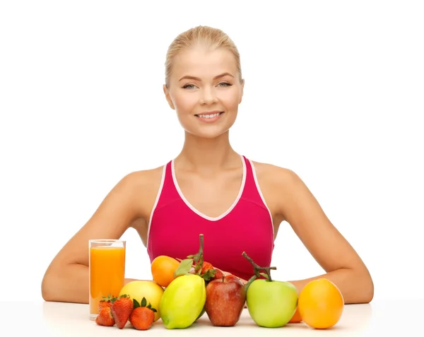 Mujer con comida o frutas ecológicas —  Fotos de Stock