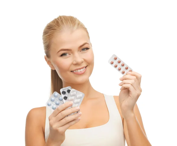 Mujer joven con pastillas —  Fotos de Stock