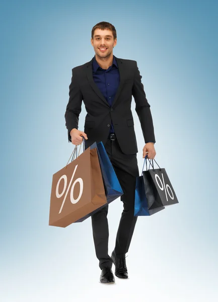 Hombre con bolsas de compras — Foto de Stock