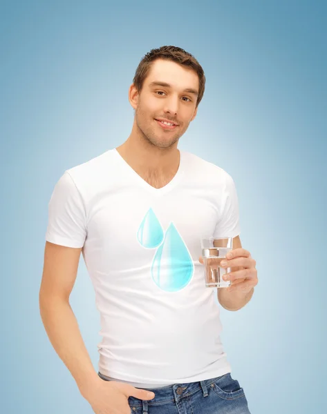 Man bedrijf glas water — Stockfoto