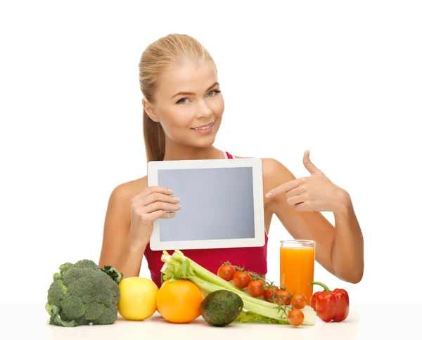 Mulher com frutas, legumes e tablet pc — Fotografia de Stock