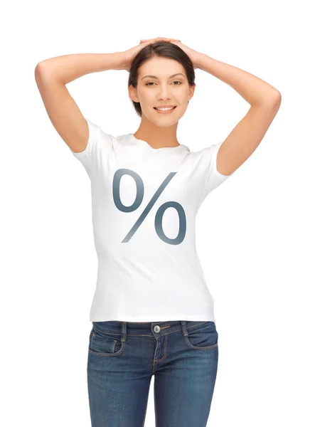 Vrouw in shirt met procentteken — Stockfoto