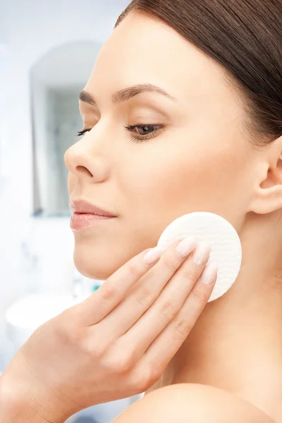 Beautiful woman with cotton pad — Stock Photo, Image