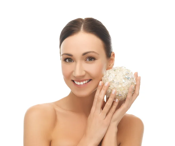 Frau mit Salzkugel zum Baden — Stockfoto