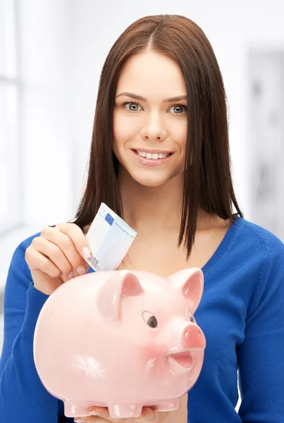 Mooie vrouw met piggy bank en geld Rechtenvrije Stockfoto's