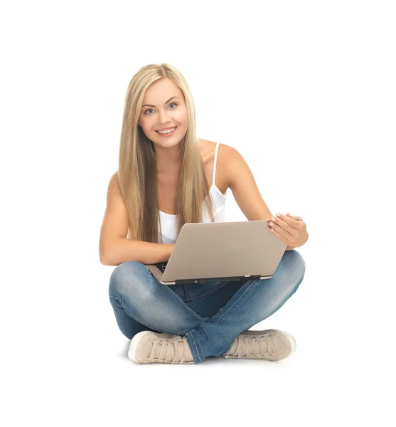 Menina estudante com computador portátil — Fotografia de Stock