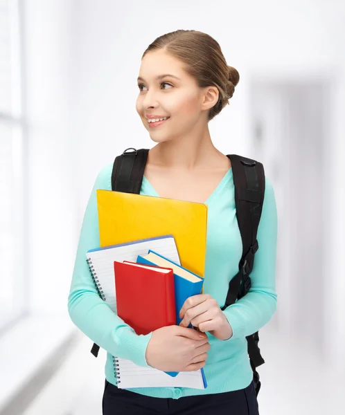 Étudiant avec livres et cartable — Photo