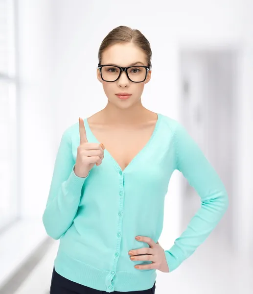 Ragazza mostrando gesto di avvertimento — Foto Stock