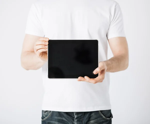 Uomo con tablet pc — Foto Stock