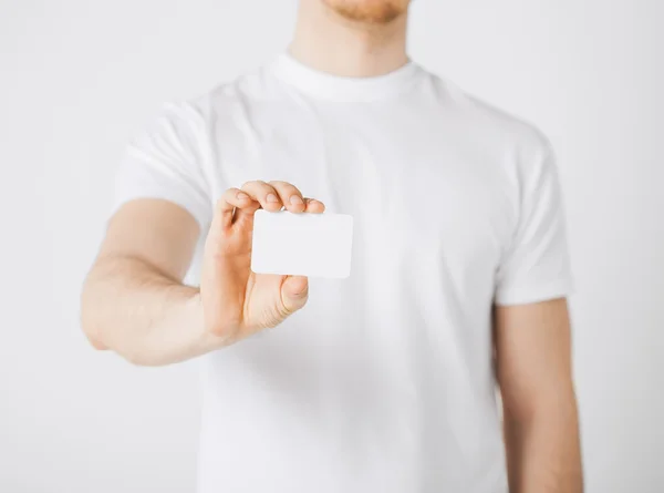 Mano de hombre con papel en blanco — Foto de Stock