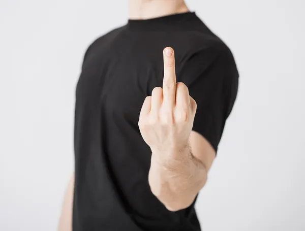Homem mostrando dedo médio — Fotografia de Stock