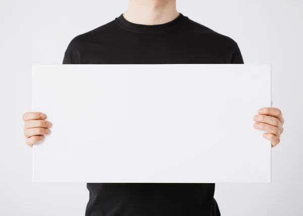 Homem com placa branca em branco — Fotografia de Stock