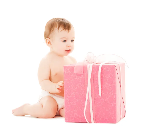 Niño feliz con caja de regalo Fotos De Stock