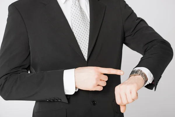 Man looking at wristwatch — Stock Photo, Image