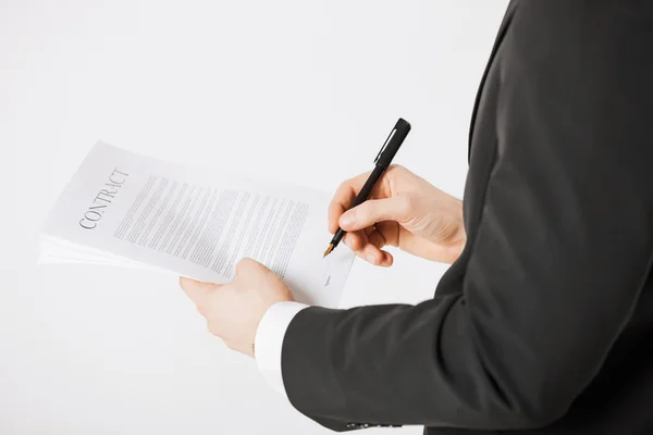 Man with contract — Stock Photo, Image