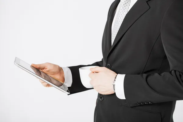 Man met tablet pc en kopje koffie Rechtenvrije Stockfoto's