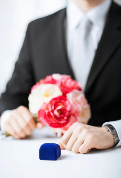 Man with gift box in suit — Stock Photo, Image