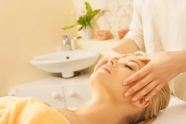 Woman in spa — Stock Photo, Image