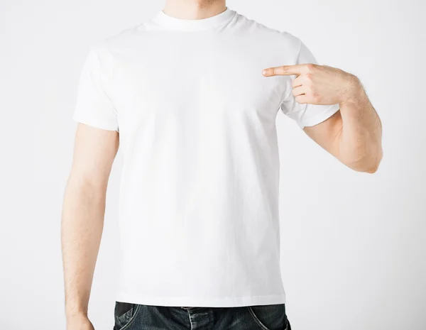 Homem de t-shirt em branco — Fotografia de Stock