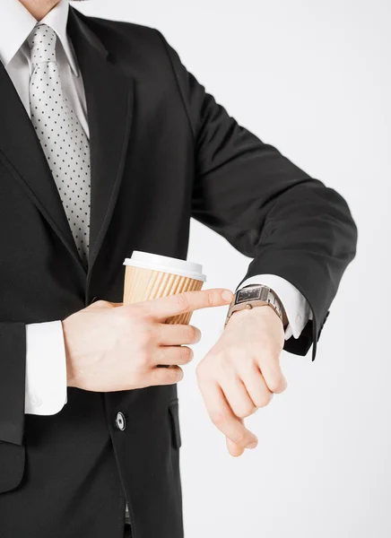 Hombre mirando reloj de pulsera — Foto de Stock