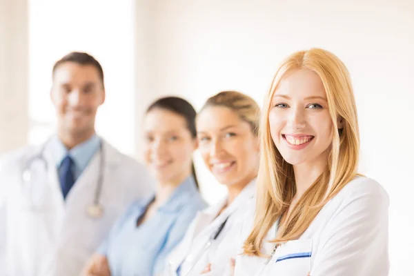 Female doctor in front of medical group — Stock Photo, Image