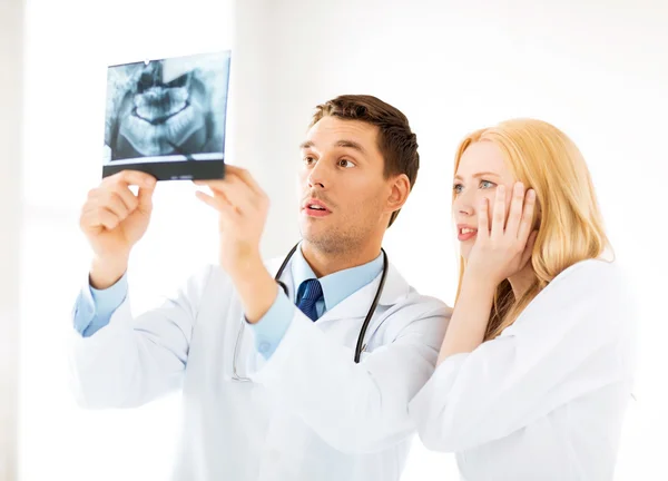 Two doctors looking at x-ray — Stock Photo, Image