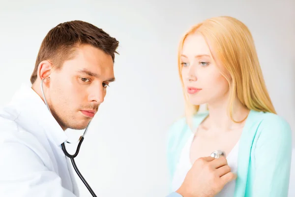 Male doctor with patient — Stock Photo, Image