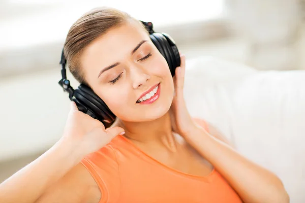 Woman with headphones — Stock Photo, Image