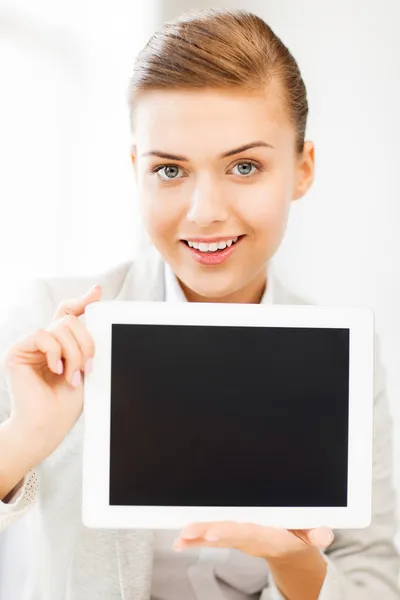 Affärskvinna med TabletPC i office — Stockfoto