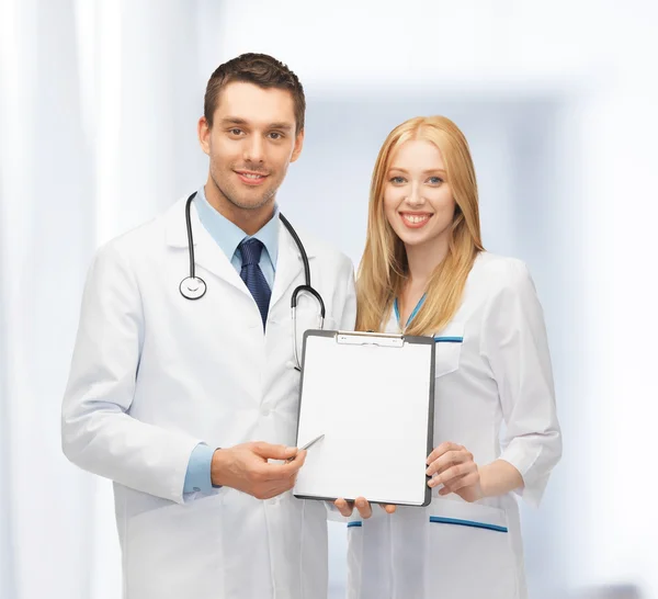 Two young attractive doctors — Stock Photo, Image