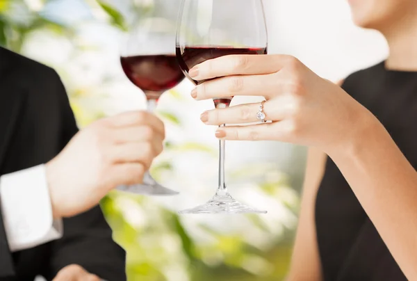 Engaged couple with wine glasses — Stock Photo, Image