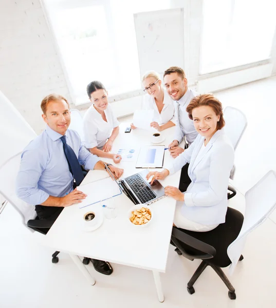 Verksamhet team har möte i office — Stockfoto